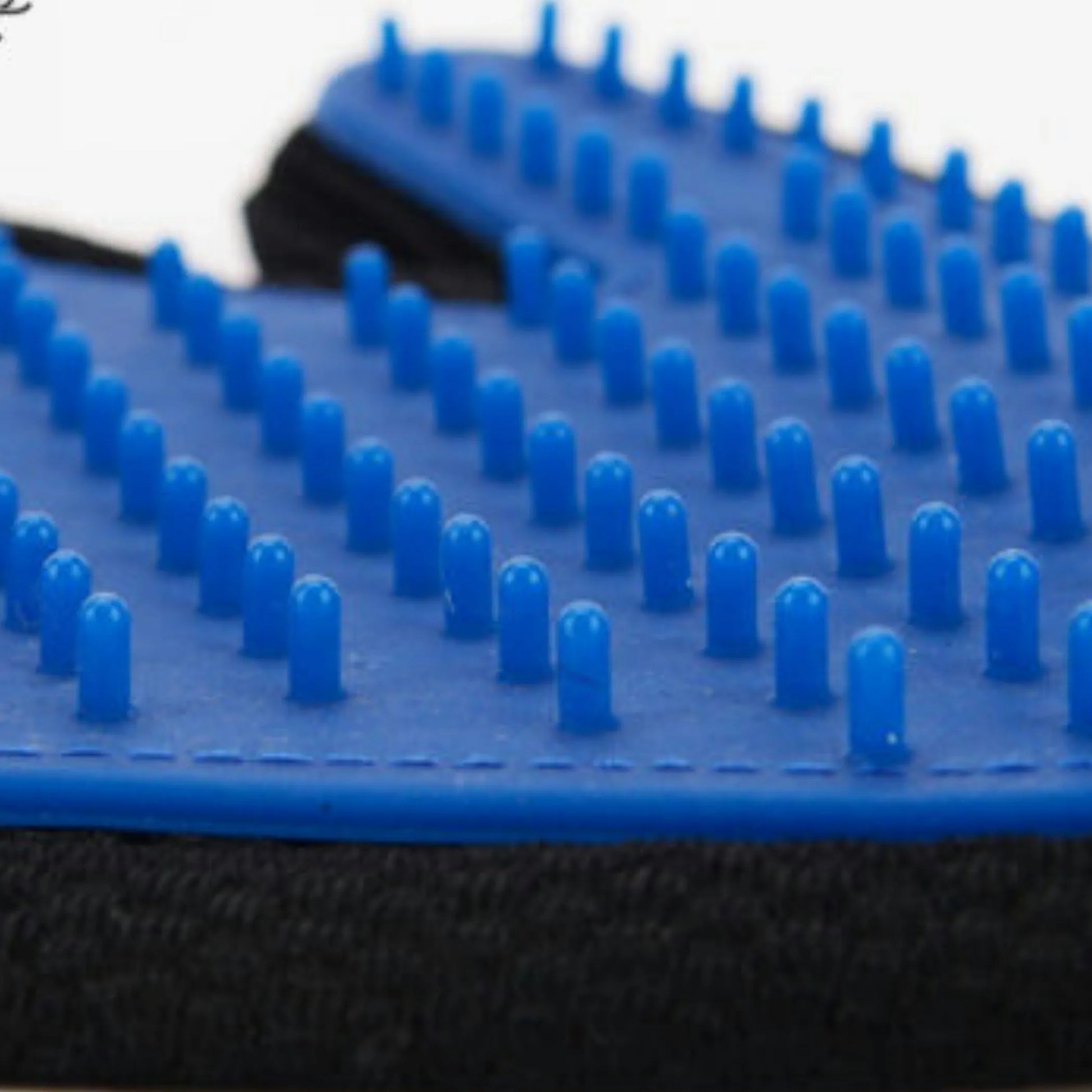Mr. Peanut's 259 silicone-pin grooming gloves additional view